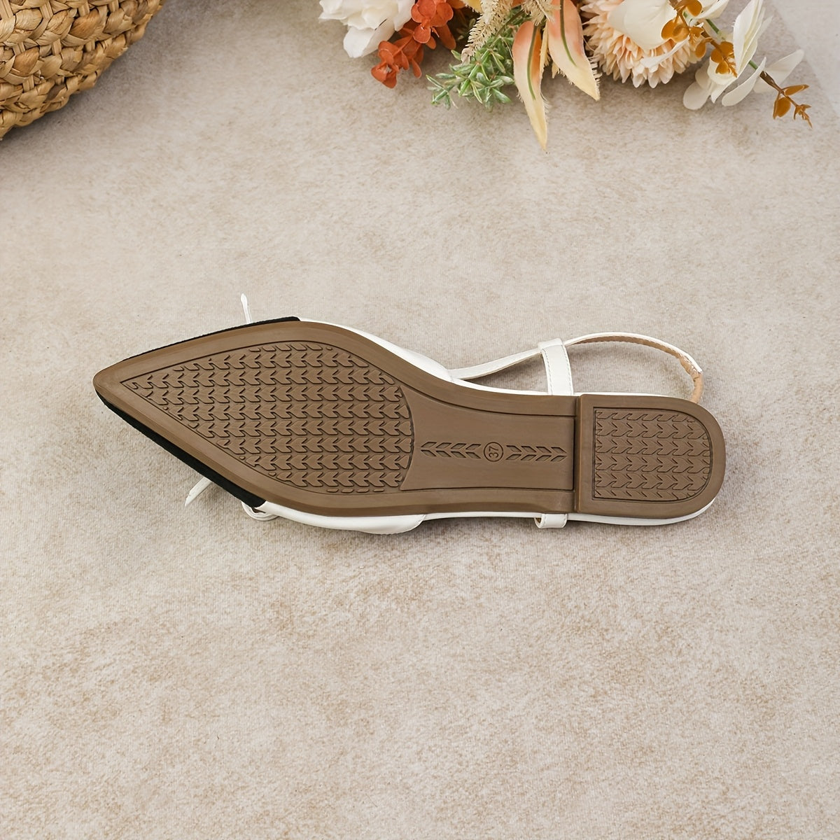 Elaris – Pointed-Toe Sandals