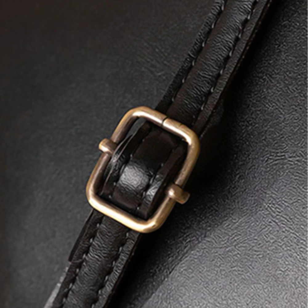 Clara’s Retro Chic™ | Vintage Kiss-Lock Bag