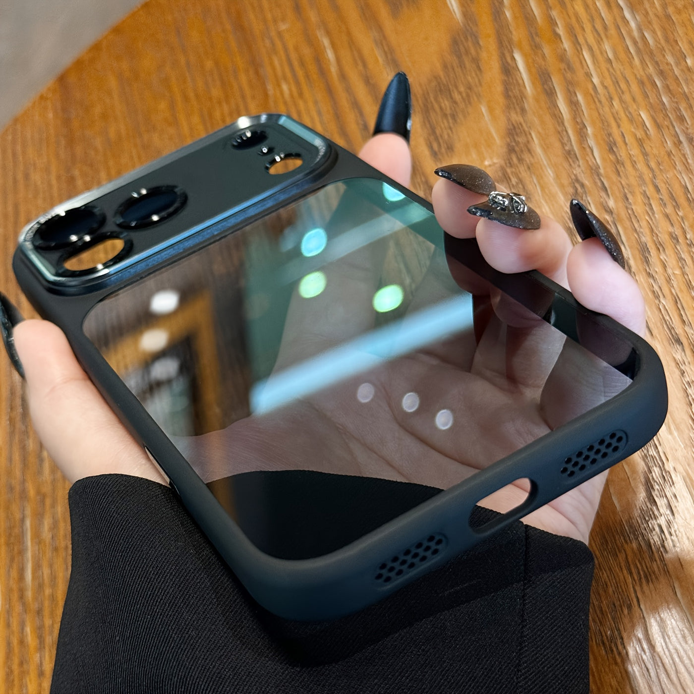 Levris – Translucent Lens Case