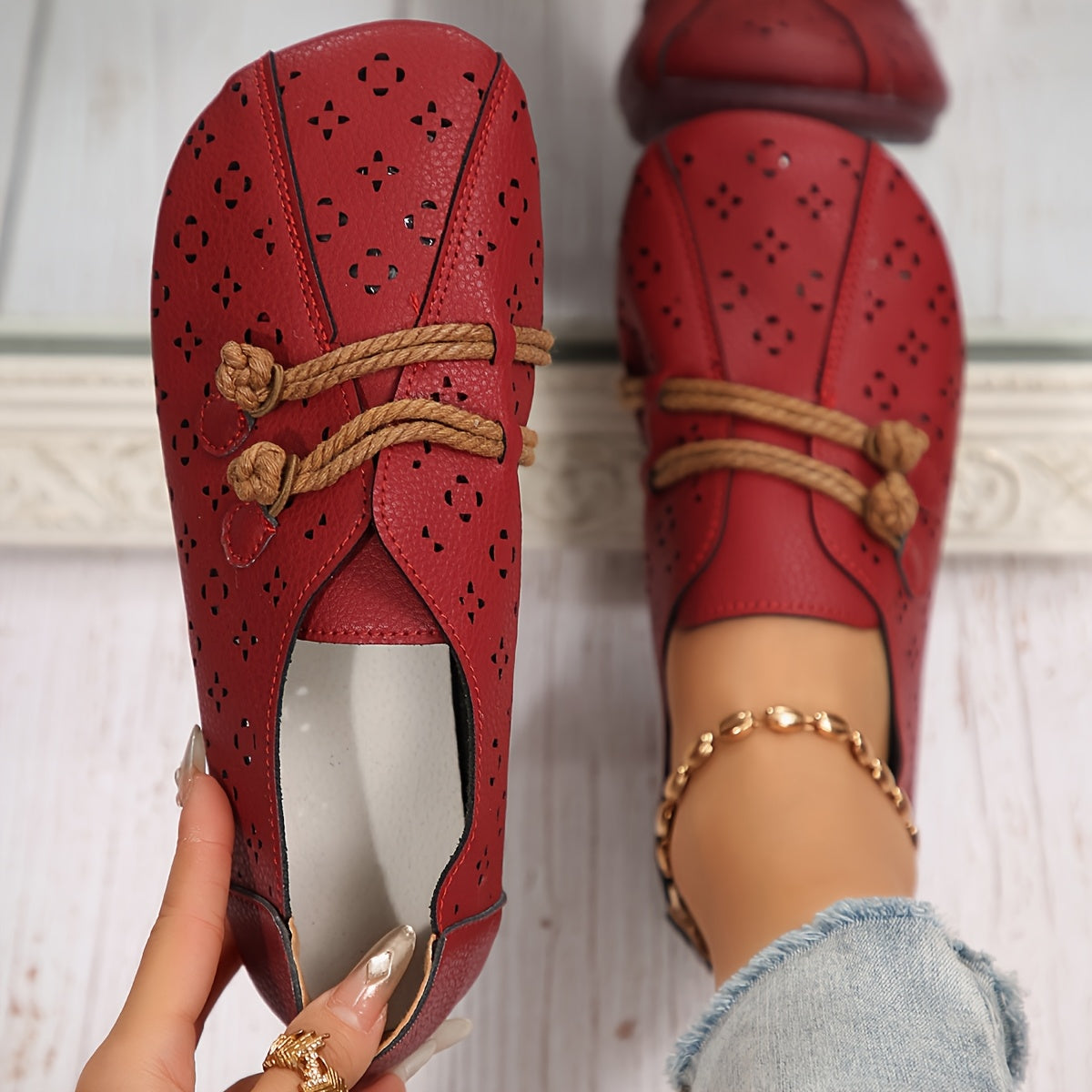 Solenne – Ankle Strap Flats