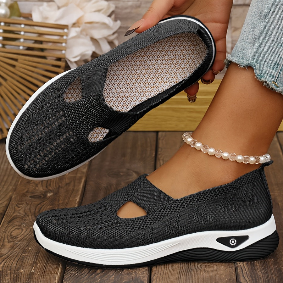 Liora – Everyday Lace-Ups