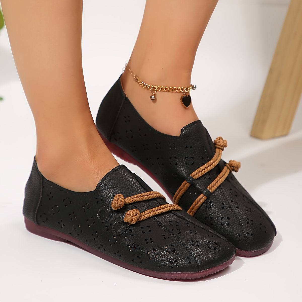 Solenne – Ankle Strap Flats