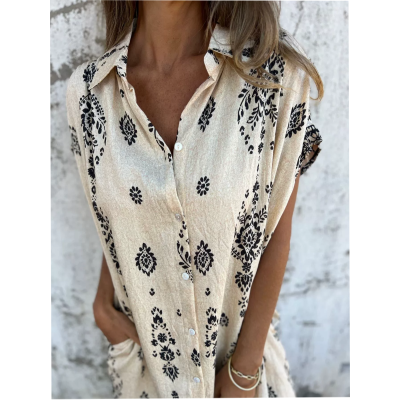 Loose-fitting short-sleeved dress with print and pockets