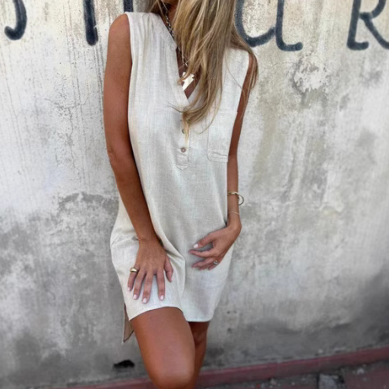 Sleeveless V-neck dress with buttons and pockets for women